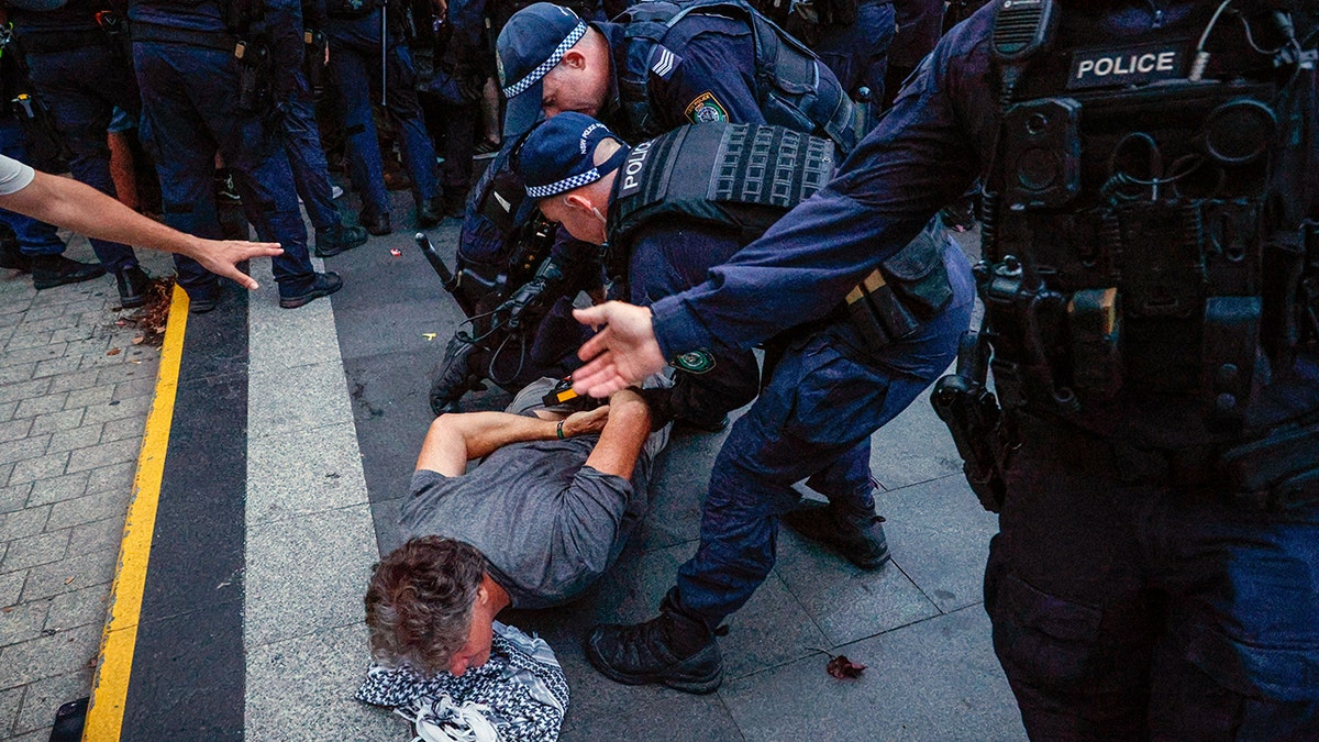 Protests against Israeli president in Australia