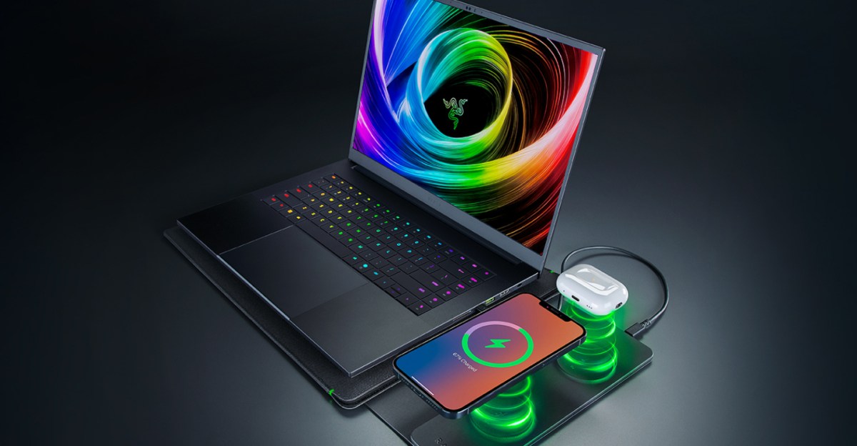 Razer’s new laptop sleeve wirelessly charges other devices