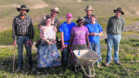 Montana cowboys help build trauma ranch for Israeli soldiers