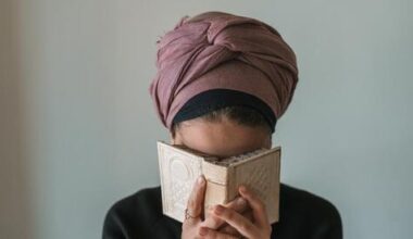 Security guard at Prague airport forces ultra-Orthodox woman to remove head covering