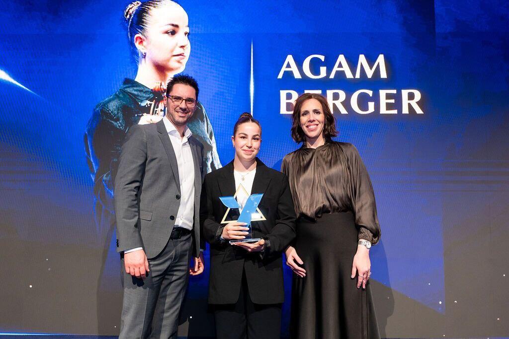 Agam Berger receives the Voice of Jewish Identity Award at the 2026 Yael Awards. Photographed with Chaya Yosovich, CEO, Yael Foundation and Max Portelli, CFO of Soft2Bet (Photo: Gadi Sierra) Agam Berger receives the Voice of Jewish Identity Award at the 2026 Yael Awards. Photographed with Chaya Yosovich, CEO, Yael Foundation and Max Portelli, CFO of Soft2Bet