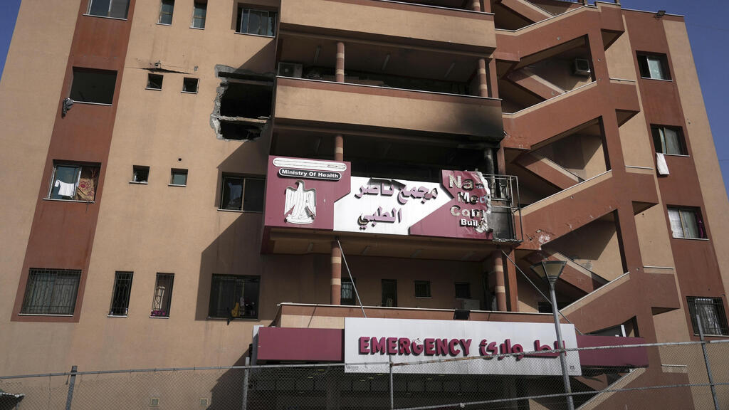 Nasser Hospital in Khan Younis (Photo: Jehad Alshrafi/ AP) הרס מהתקיפה על מחלקת הכוויות בבית החולים נאסר