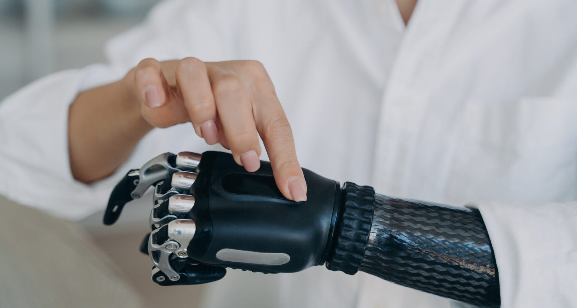 Prosthetic arm blurs the line between machine and human body