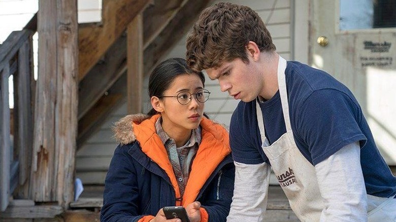 Leah Lewis as Ellie and Daniel Diemer as Paul, making plans in The Half of It