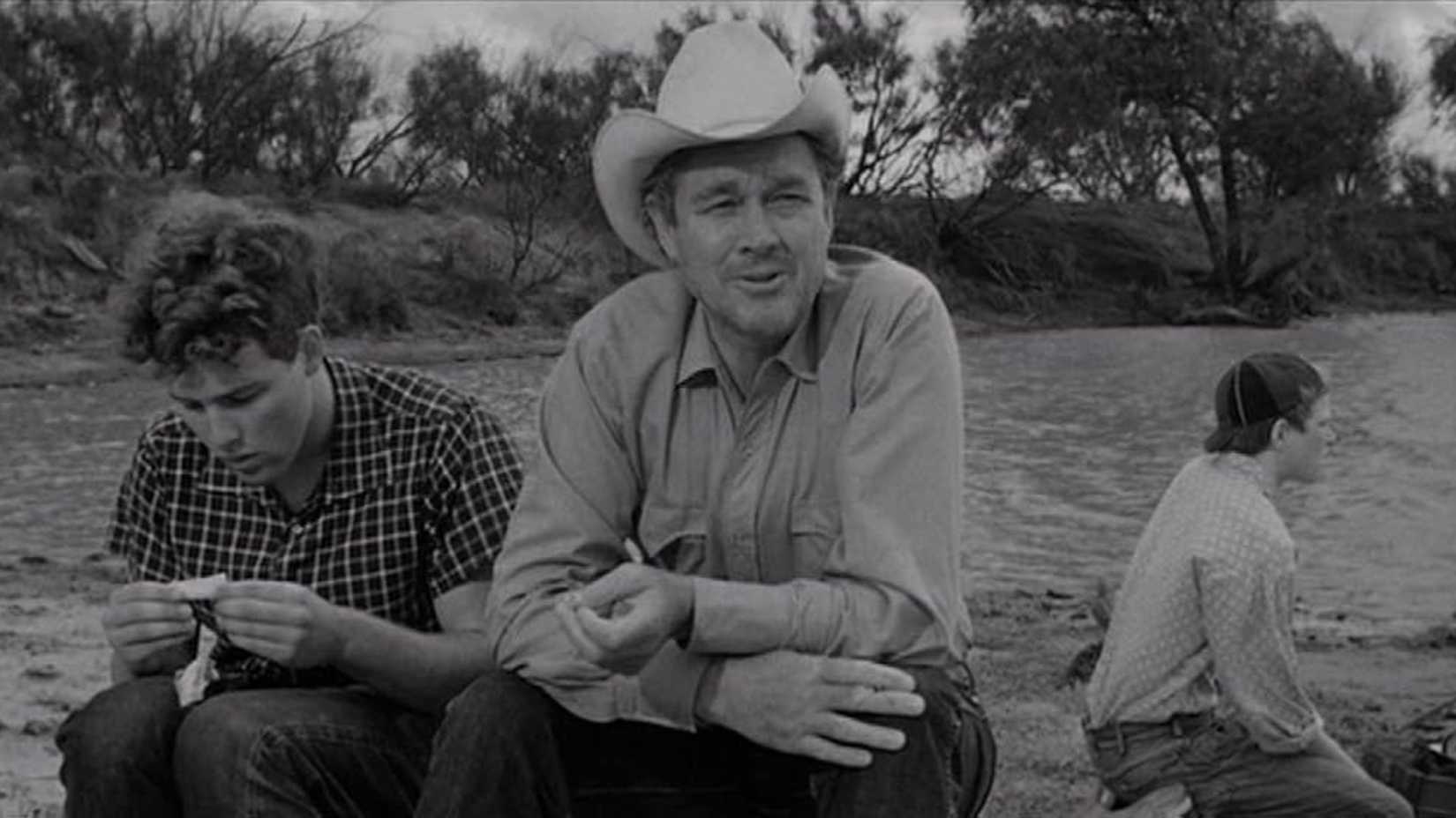 Ben Johnson speaks while two kids ignore him in The Last Picture Show