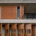 © Ishita Sitwala The Louvered House / andblack design studio - Interior Photography, Wood, Brick, Concrete, Beam
