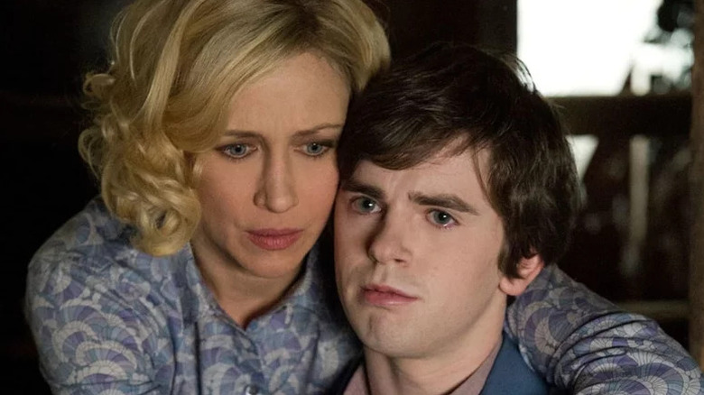 Norma Bates wrapping arms around Norman Bates in Bates Motel