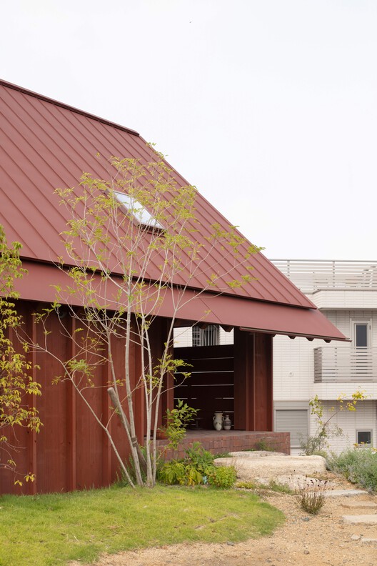 The Stable and the Orange Barn / Nobuyasu Hattori + Shota Koga - Exterior Photography, Wood