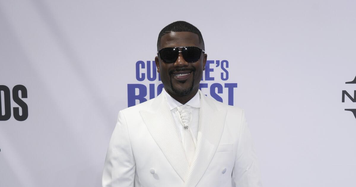 There may be a reason for Ray J's 'bloody' eyes in concert