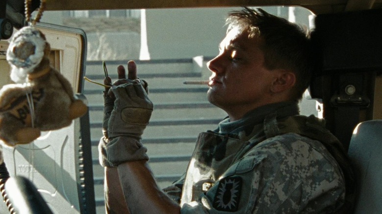 Jeremy Renner as Williams smoking in a war vehicle in The Hurt Locker