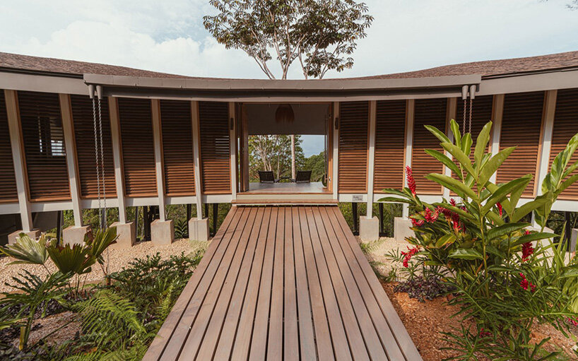 wavy roofscape crowns open-air residence by studio saxe along costa rica's pacific coast