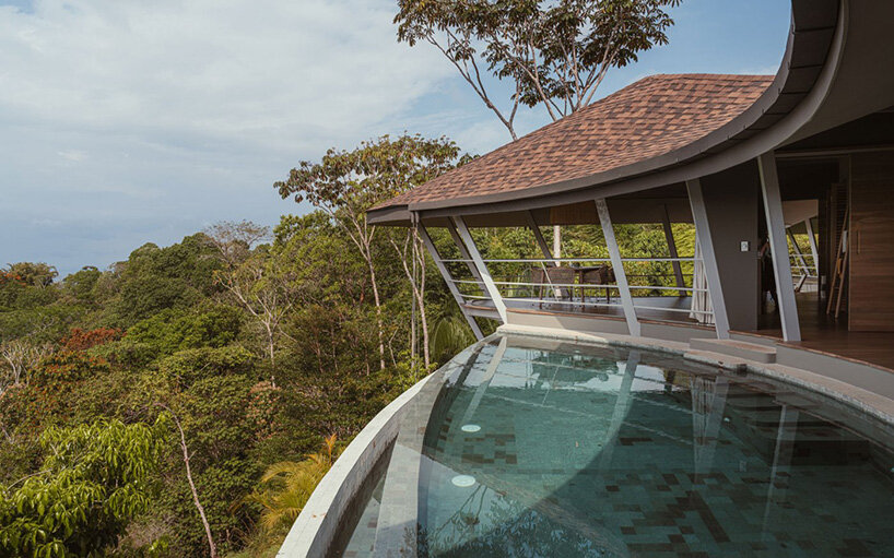 wavy roofscape crowns open-air residence by studio saxe along costa rica's pacific coast
