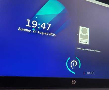 Ubuntu login screen in the KDE Plasma desktop