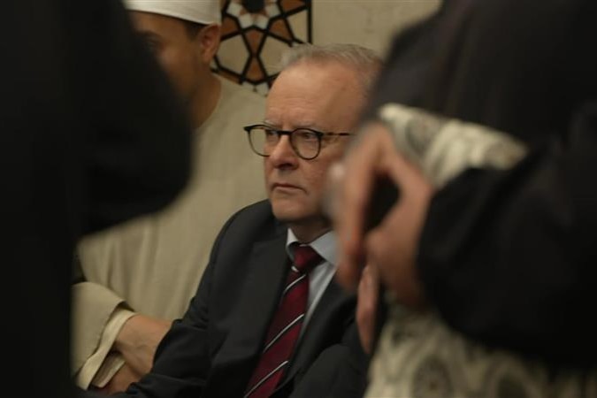 Anthony Albanese in a crowd. 