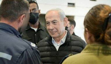 As missiles are fired at Israel, the question remains: to Bibi or not to Bibi? - Haaretz