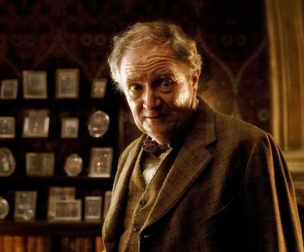 Horace Slughorn (Jim Broadbent) looking worried in Harry Potter and the Half-Blood Prince