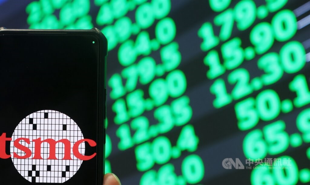 Taiex tumbles more than 5% Monday morning amid Middle East war