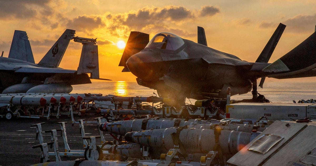 Officials say U.S. sending Marines, amphibious assault ships to Strait of Hormuz - Haaretz