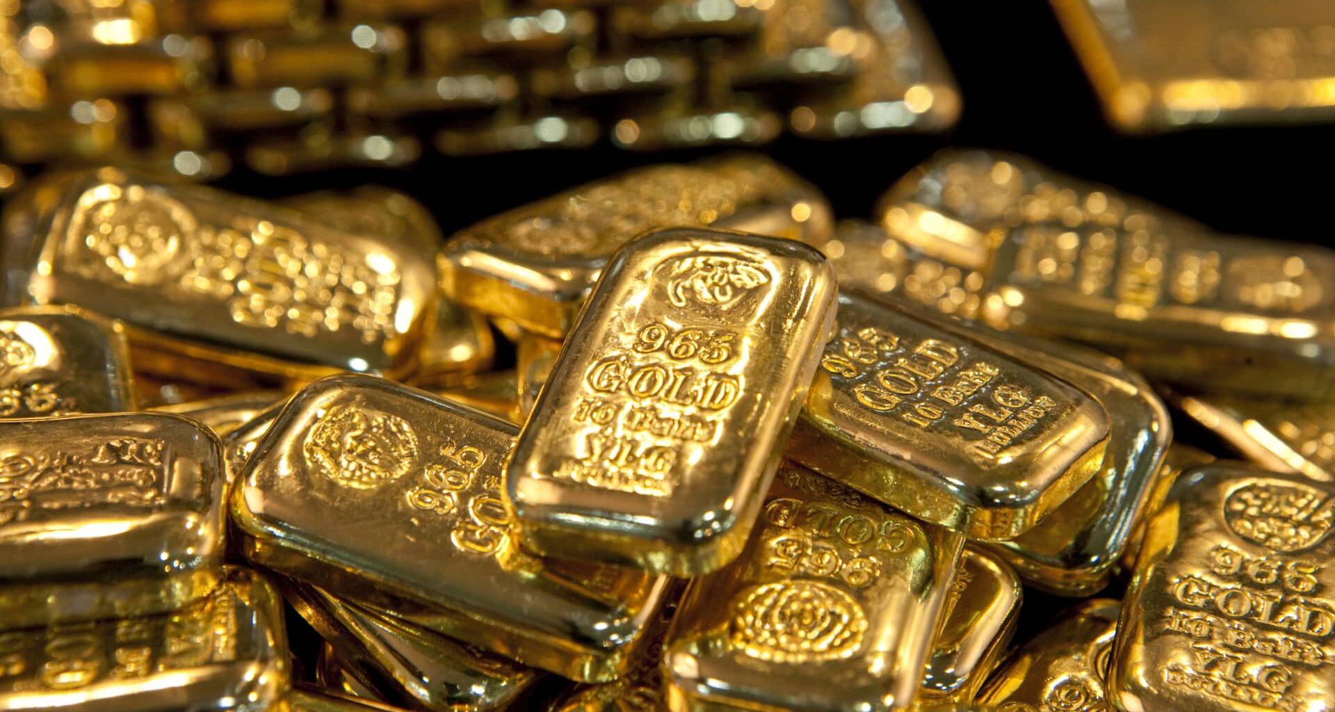 Gold extends gains as Middle East war boosts safe-haven demand