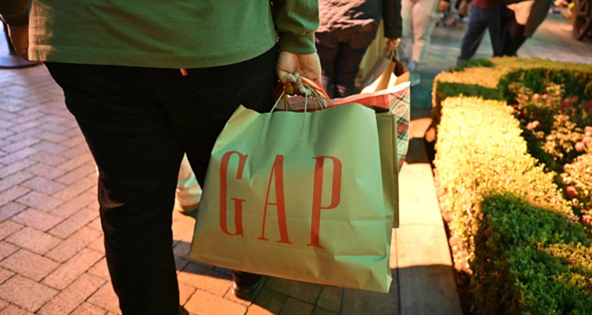 5 things to know before the market opens Friday