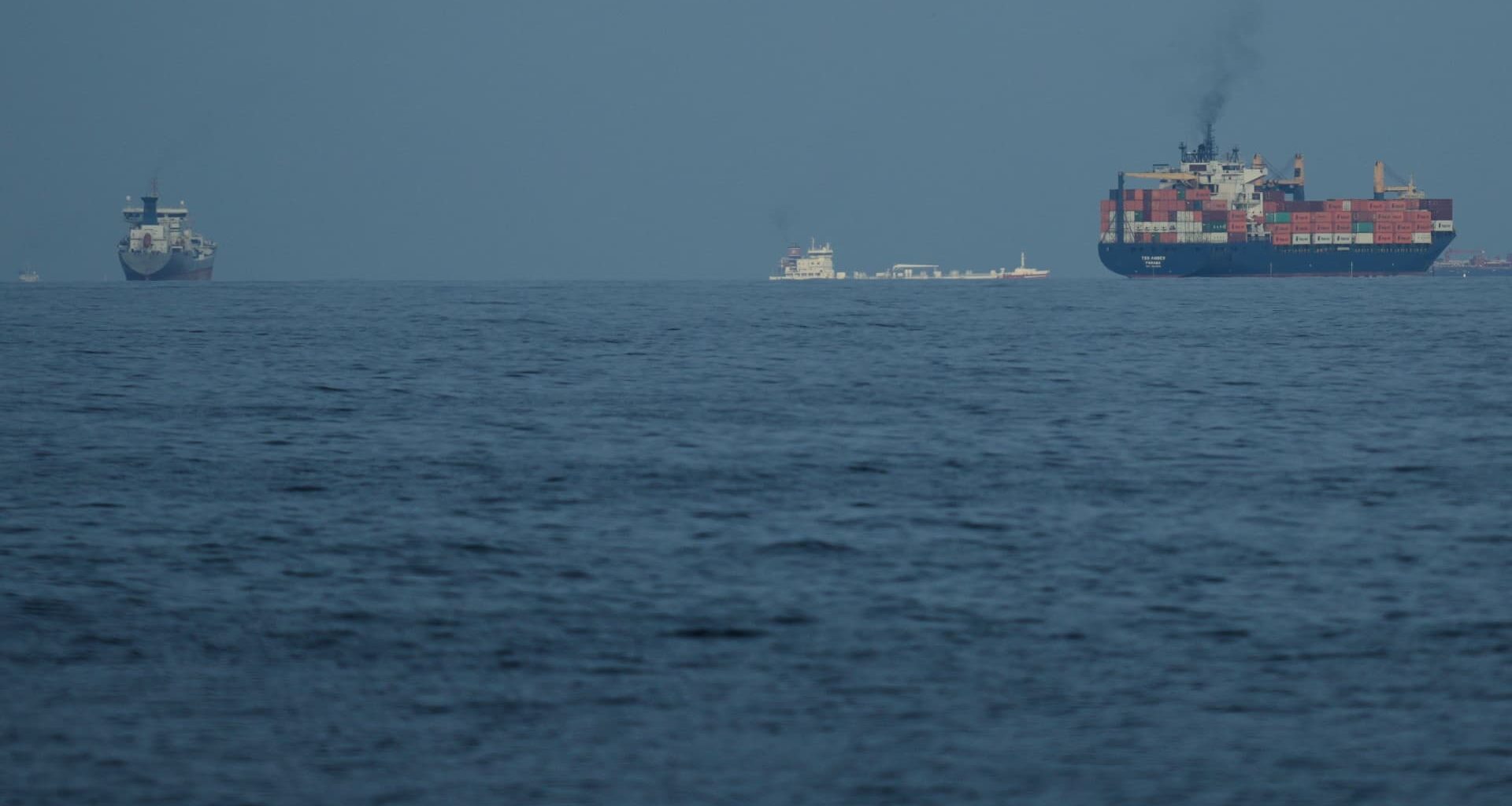 U.S. issues 30-day sanctions waiver for sale of Iranian oil at sea