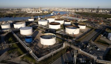 Risk-off trade back on for oil