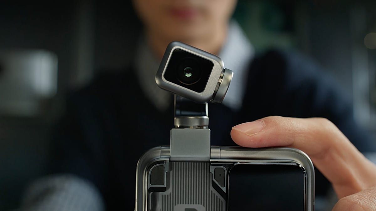 Honor’s new ‘robot phone’ wants to be your best AI friend and dance with you