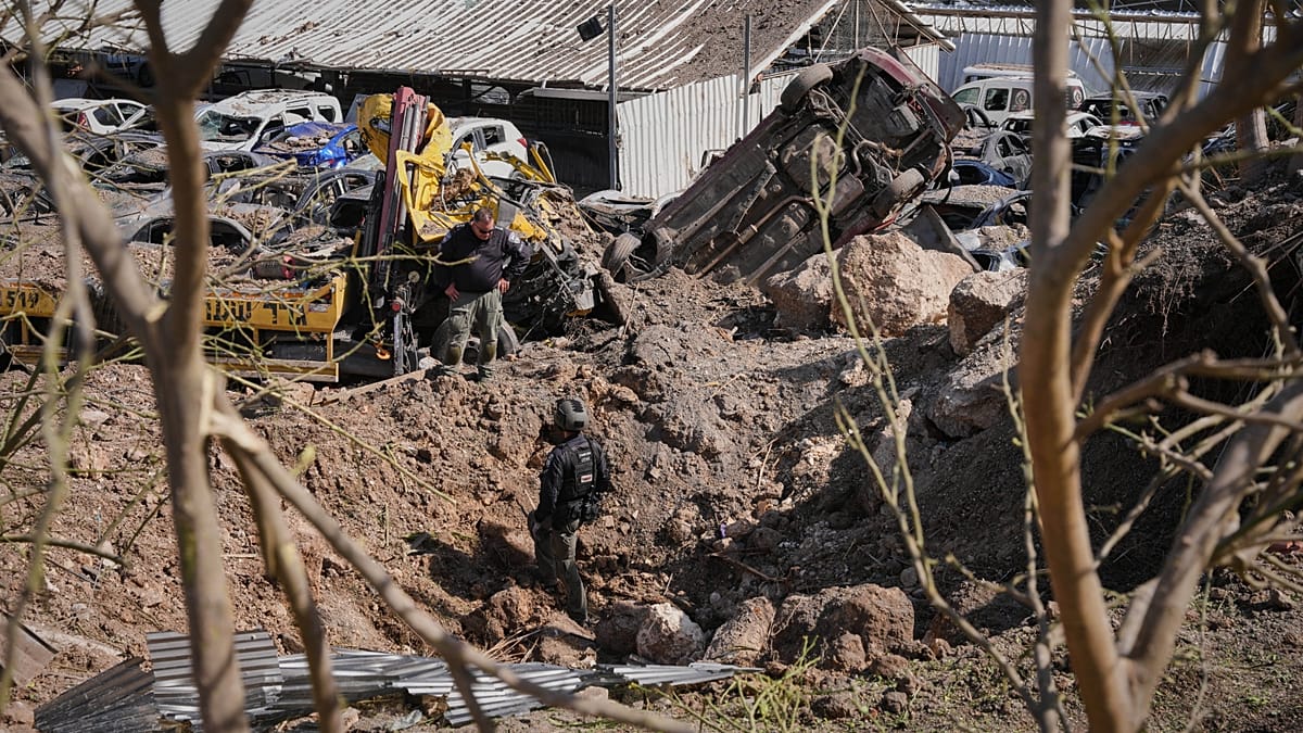 Video. Israel assesses damage after missile strike near Jerusalem
