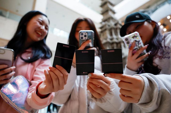 Fans of K-pop band BLACKPINK take a picture of cards related to the band's new EP 'DEADLINE,' at the listening zone of the National Museum of Korea in Seoul, Feb. 27. Reuters-Yonhap