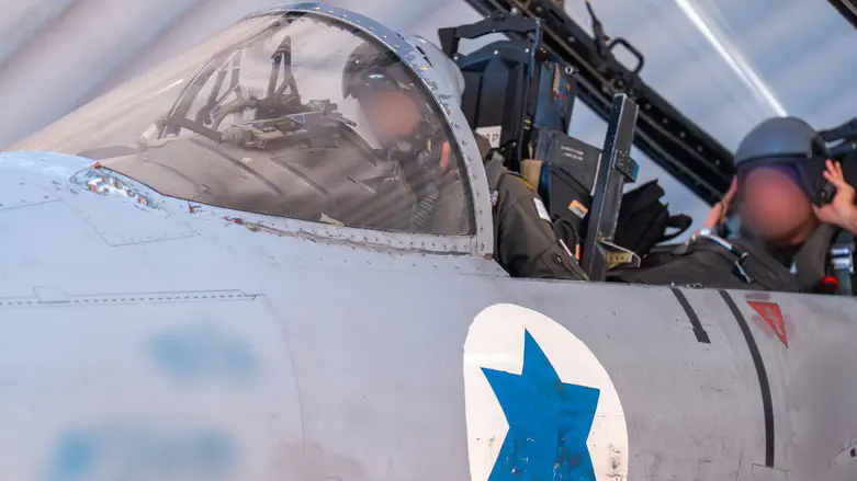 First cockpit footage from Operatin Roaring Lion