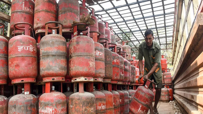 Centre Invokes Essential Commodities Act To Regulate LPG Supply Amid Iran War