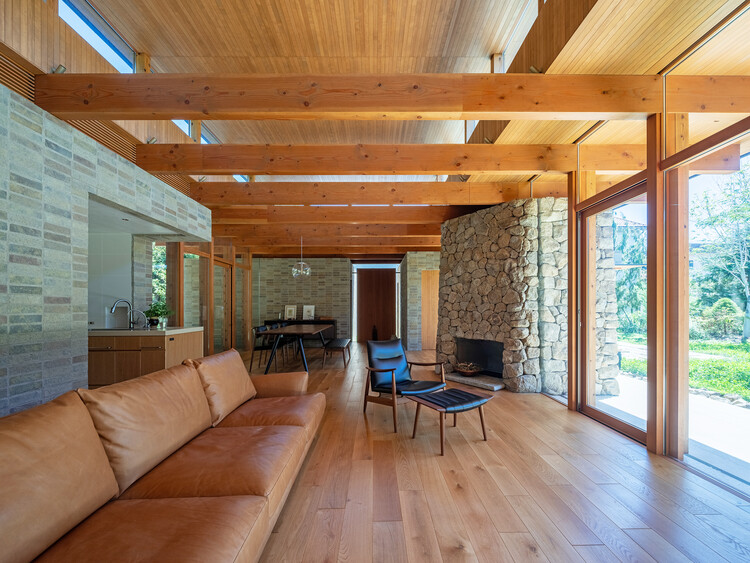 House at the Urban-Nature Threshold / Teitakusubako + Yusuke Igarashi Architects - Interior Photography, Living Room, Wood, Beam