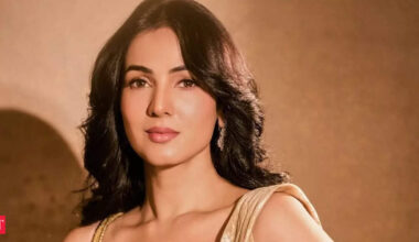 "No clear way to return": Actor Sonal Chauhan stranded in Dubai, seeks help from PM Modi