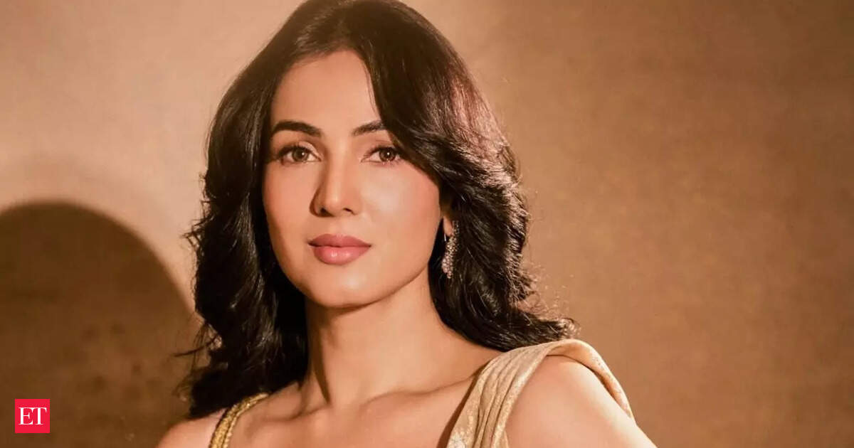 "No clear way to return": Actor Sonal Chauhan stranded in Dubai, seeks help from PM Modi