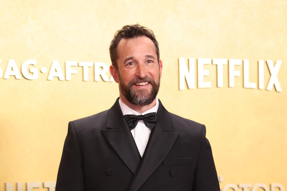 Noah Wyle on the red carpet at the 32nd Actor Awards.
