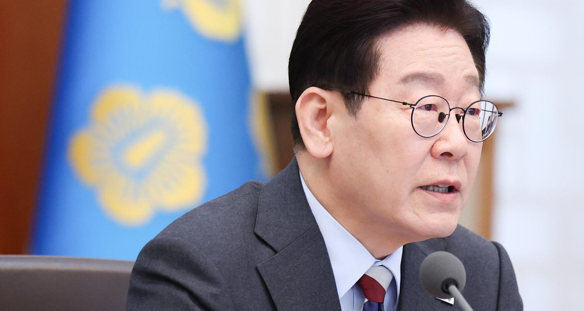 President Lee Jae Myung speaks during a Cabinet meeting held at Cheong Wa Dae in Seoul, Thursday. Yonhap