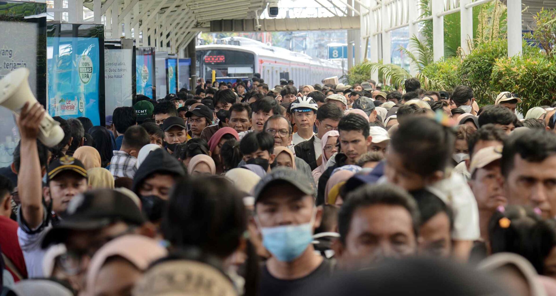 Indonesia's Ramadan holiday bookings slump, highlighting fragile economy