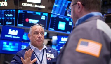 Dow drops 900 after oil hits nearly 2-year high and US stagflation looms
