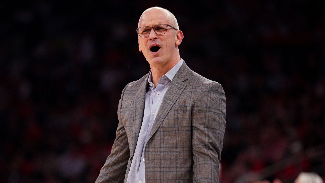 Danny Hurley ejected in final second as UConn falls to Marquette