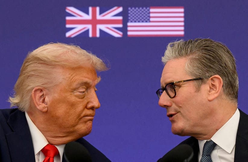 US President Donald Trump and British Prime Minister Keir Starmer announce an agreement between the two countries as they hold a press conference at Chequers at the conclusion of a state visit on September 18, 2025 in Aylesbury, Britain. 