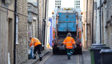 Bin man's hilarious reaction to drivers who get angry when they block the road