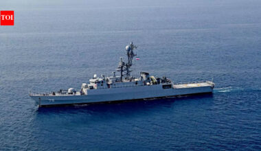 Sailor of sunken Iranian warship phoned dad to tell about US warnings before torpedo attack: Report