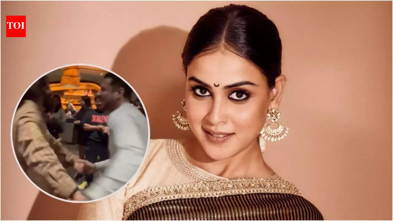 Genelia and Riteish Deshmukh groove with birthday boy Fardeen Khan to ‘Kambakht Ishq’: 'FK...we love you' - WATCH |