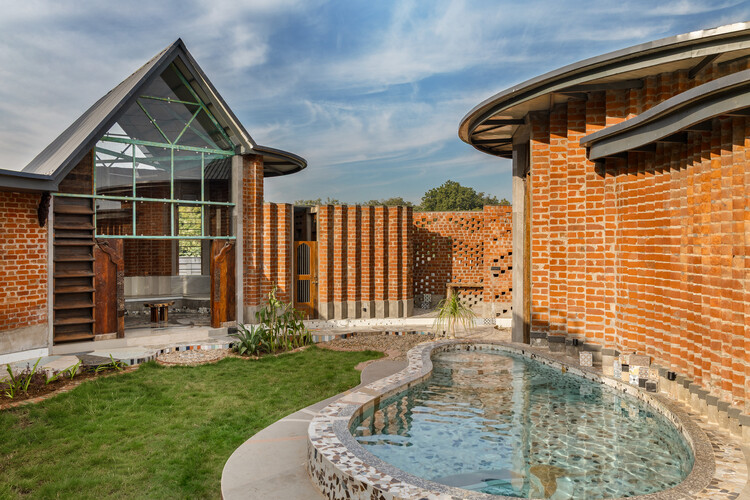 Self-Sustaining Farmhouse / Manoj Patel Design Studio - Image 3 of 22