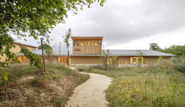 Clairière School / TRACKS | ArchDaily