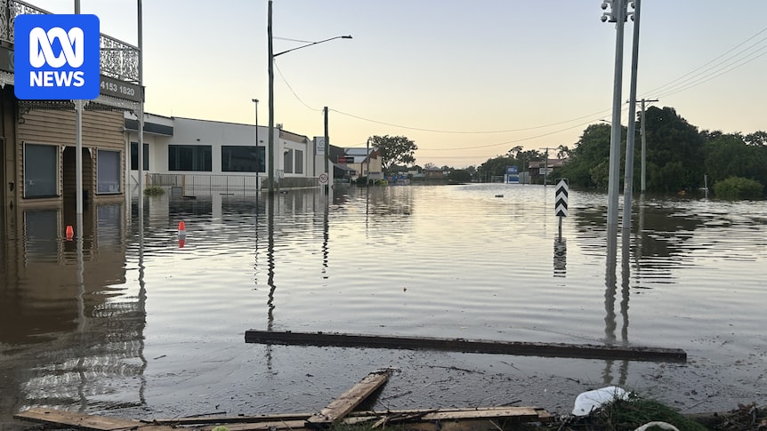 Bundaberg residents brace as floodwater from Burnett River expected to peak at 7.6m this morning