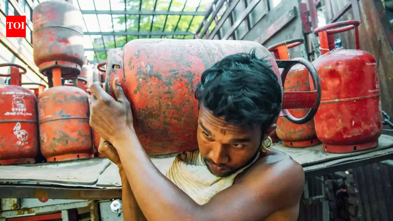 LPG Supply Shortage: Bengaluru, Mumbai, Pune and more: Severe LPG crunch hits cities, 1000s of eateries affected; here's what we know | Bengaluru News