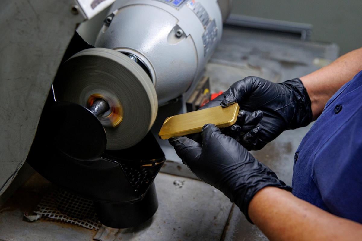 Gold Steadies as Traders Weigh Energy Prices and Rate-Cut Bets