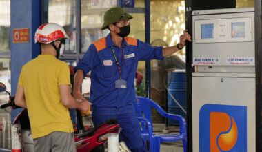 Gasoline prices edge up - VnExpress International