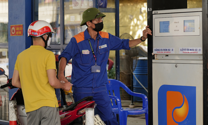 Gasoline prices edge up - VnExpress International